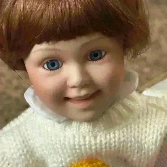 NWT - Danbury Mint Vintage ‘Kathy’ Cheerleader Doll by Judy Belle - Picture 7 of 9